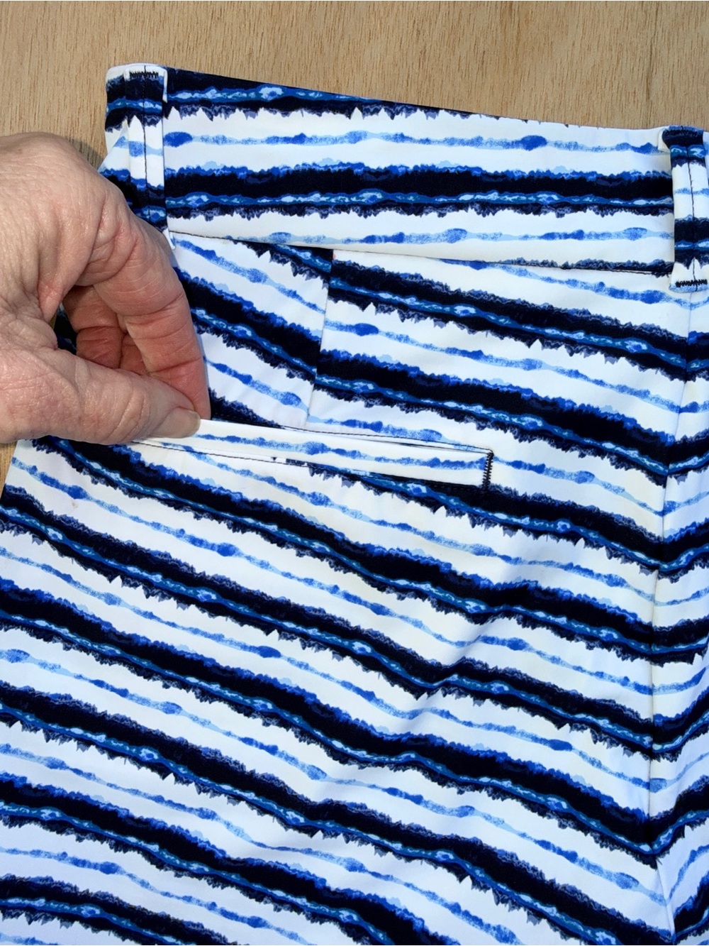 Spanx Sunshine Shorts 6" Blue Painted Stripe Small NWOT Nautical Coastal - Picture 11 of 12